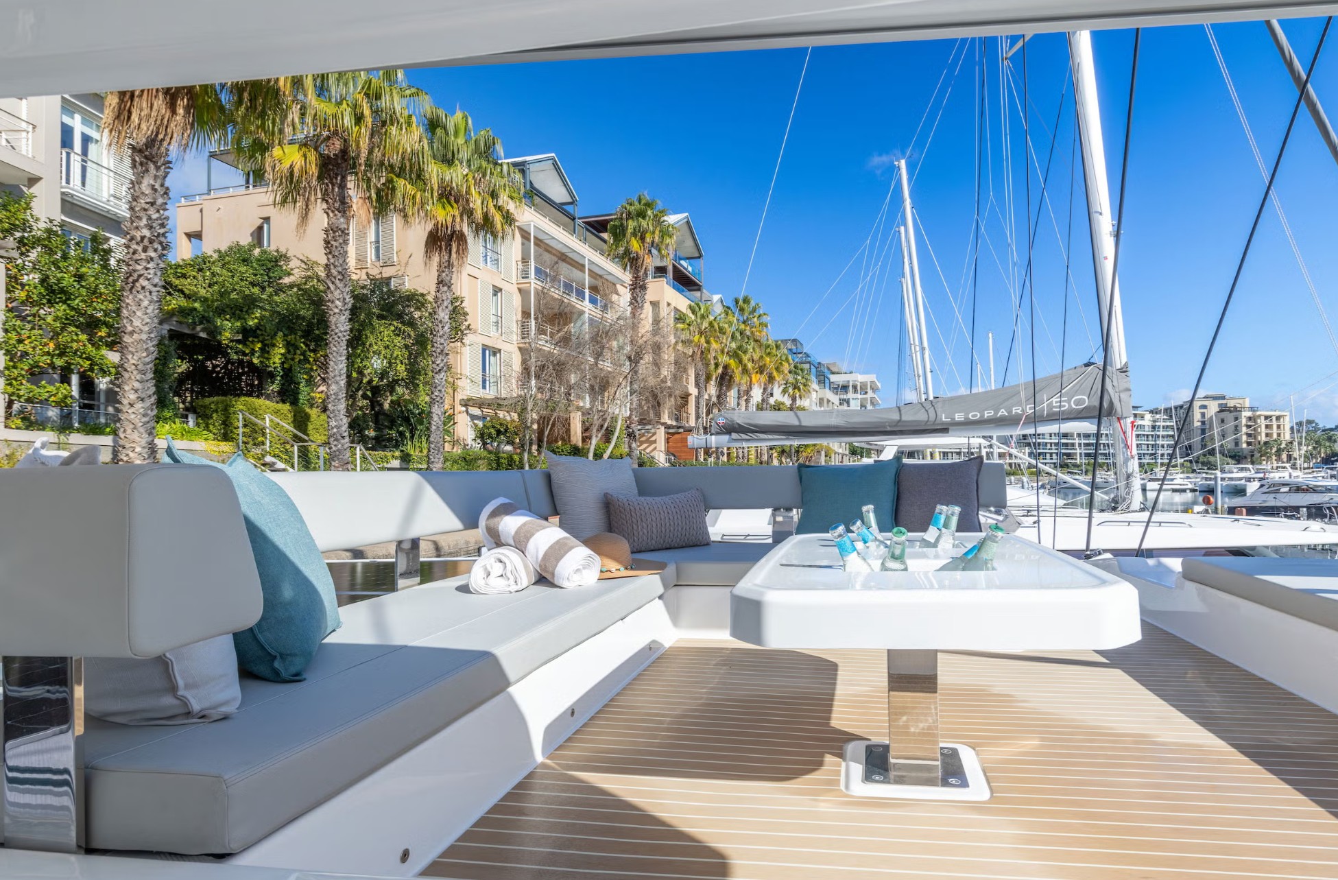 Leopard 52 flybridge