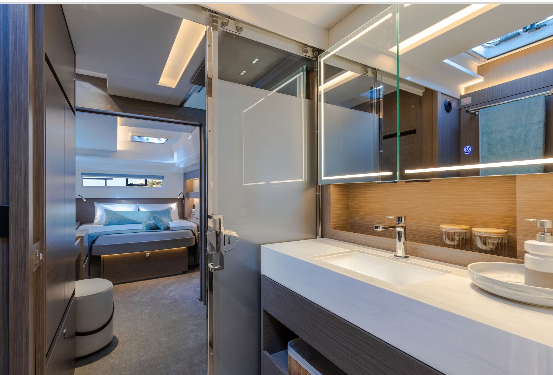 Leopard 52 head cabin